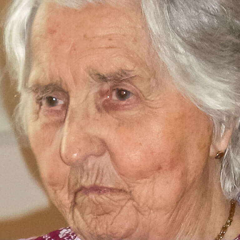 an Demenz erkrankte Frau an Demenz erkrankte Frau